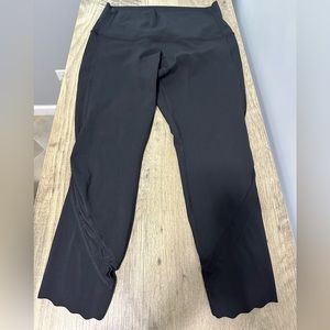 Lululemon Wunder Under 23” Cropped Scallop leggings like NEW
